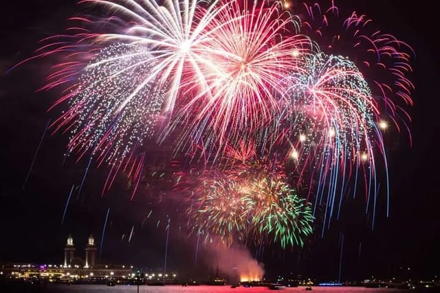 Chicago River Spectacular Fireworks Show and Cruise - Photo 1 of 4